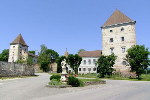 Burg Steinabrunn in Großmugl