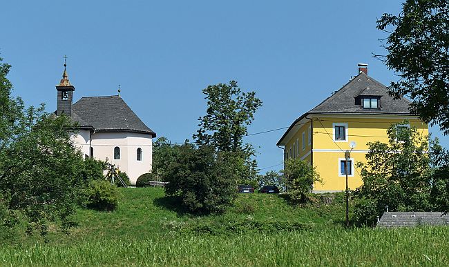 teilweise erhaltene Burg Radegg (Radeck) in Bergheim (Flachgau)
