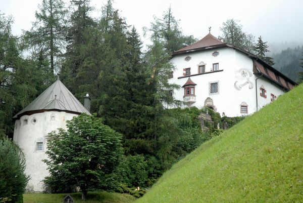 Burg Arnholz (Ahrnholz, Narrenholz, Nornholz, Narenholz) in Pfons