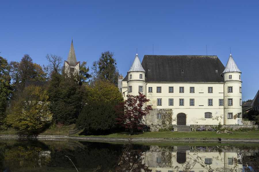 Schloss Hagenau in Sankt Peter am Hart