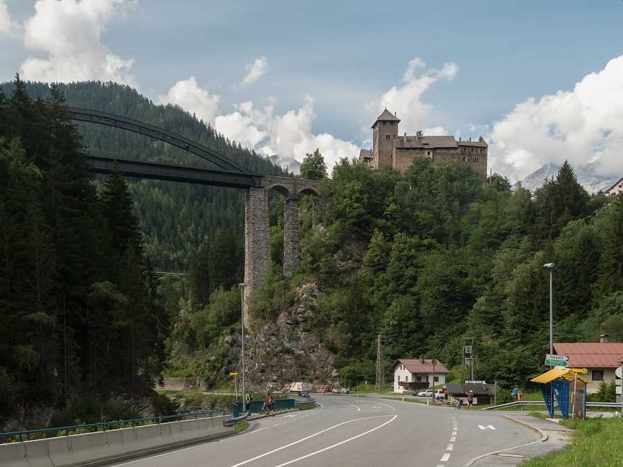 Burg Wiesberg in Tobadill