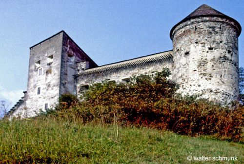 teilweise erhaltene Burg Heinfels (Heimfels) in Heinfels