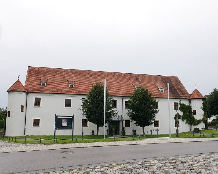 teilweise erhaltenes Schloss Postbauer in Postbauer-Heng