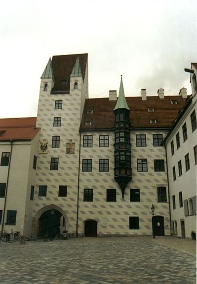 teilweise erhaltene Burg Alter Hof (München) (Alter Hof, Ludwigsburg, Alte Hofhaltung, Alte Veste) in München-Altstadt-Lehel