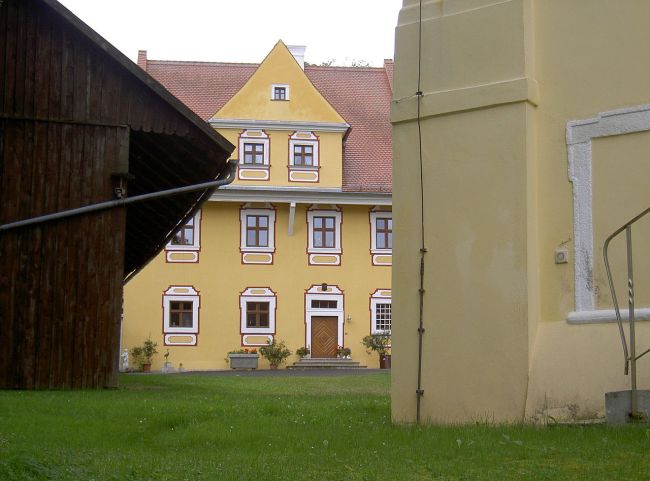 teilweise erhaltenes Schloss Ottengrün in Neualbenreuth-Ottengrün