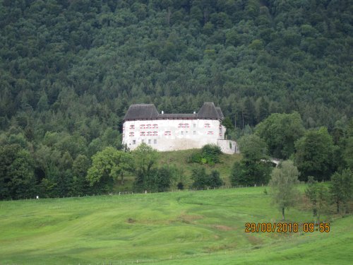 Burg Staufeneck (Stauffeneck) in Piding-Staufeneck