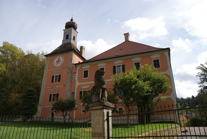 Schloss Hauzenstein in Wenzenbach-Hauzenstein