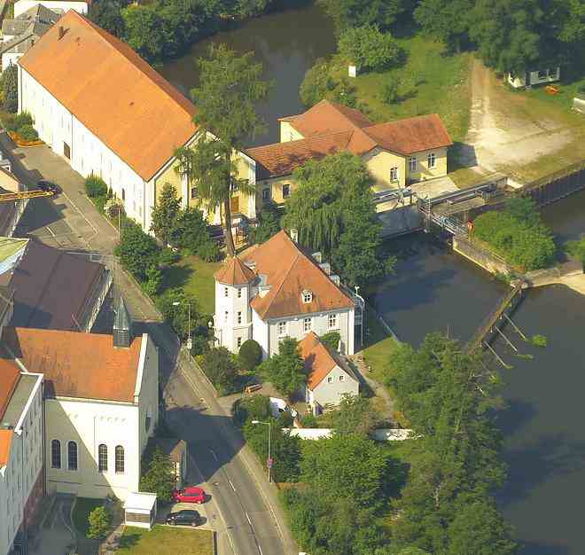 Schloss Ettmannsdorf (Hammerschloss, Altes Schloss) in Schwandorf-Ettmannsdorf