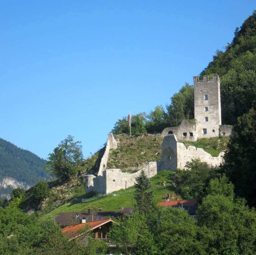 Burg Falkenstein (Unter-Falkenstein, Neu-Falkenstein) in Flintsbach-Falkenstein
