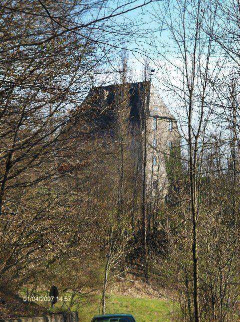 teilweise erhaltene Burg Stampflschloss (Megling, Mögling, Mödling, Obermegling, Stampfturm, Stampfl) in Au am Inn-Stampfl