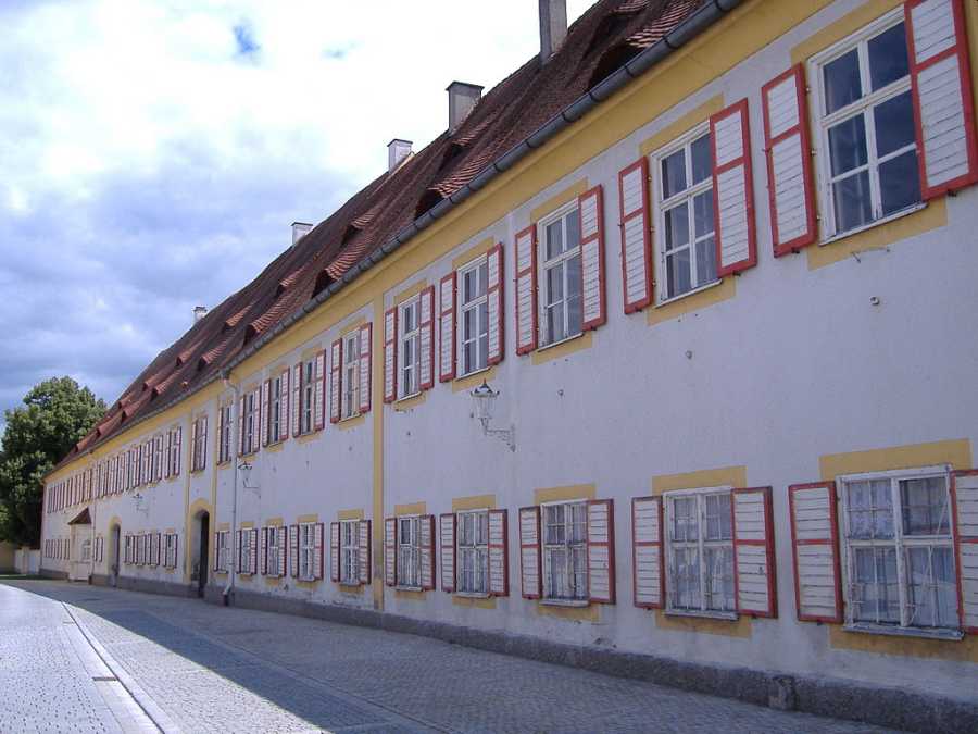 Schloss Gumppenberg (Dreiviertelschloss) in Pöttmes