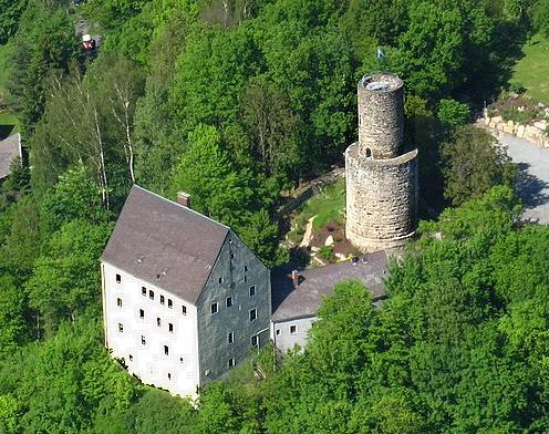 teilweise erhaltene Burg Neuhaus in Windischeschenbach-Neuhaus