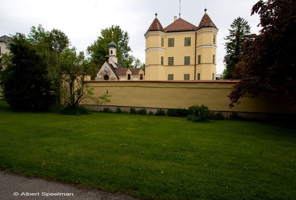 Schloss Garatshausen (Altes und Neues Schloss) in Feldafing-Garatshausen