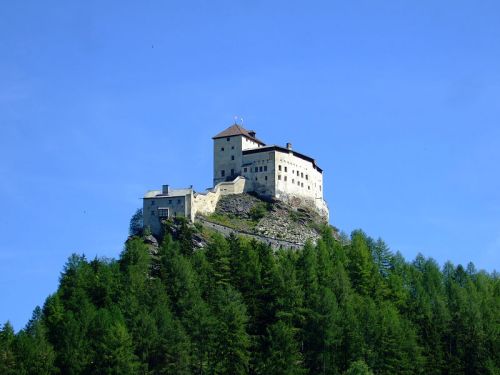 Burg Tarasp in Scuol-Tarasp
