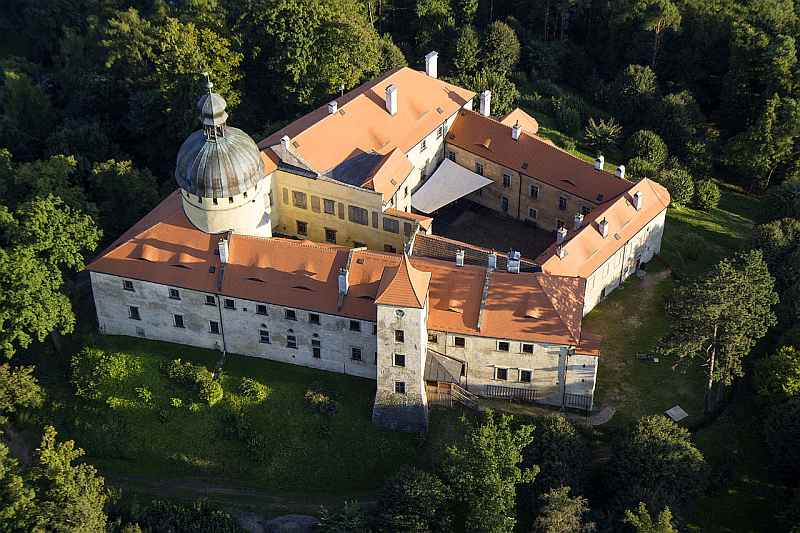 Schloss Grafenstein (Grabštejn) in Chotyně-Grabštejn