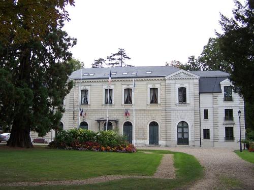 Schloss Beauséjour (Château Beauséjour) in Louveciennes