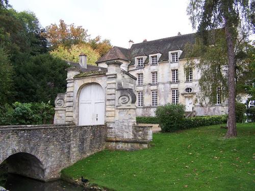 Wasserschloss Pont (Château du Pont) in Louveciennes
