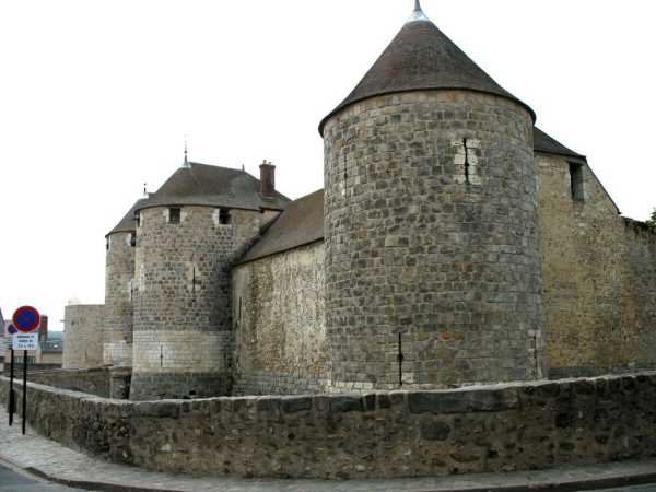 Burg Dourdan (Château de Dourdan) in Dourdan