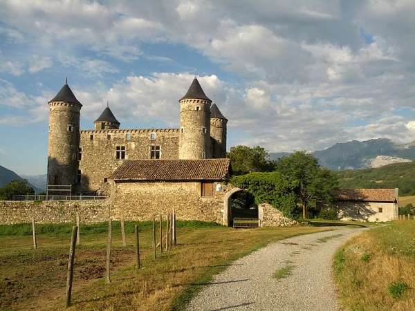 teilweise erhaltene Burg Bon Repos (Bonrepos, Château de Bon Repos) in Jarrie