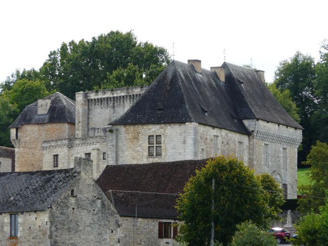 Schloss Ajat (Château d'Ajat) in Ajat