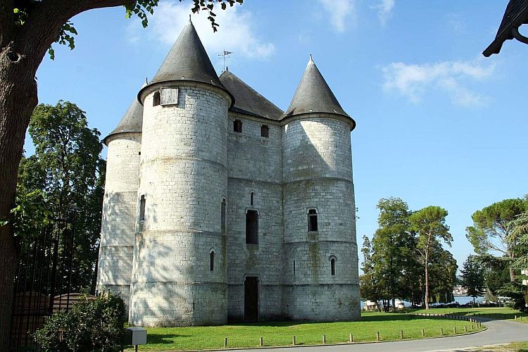 Burg Tourelles (Château des Tourelles) in Vernon
