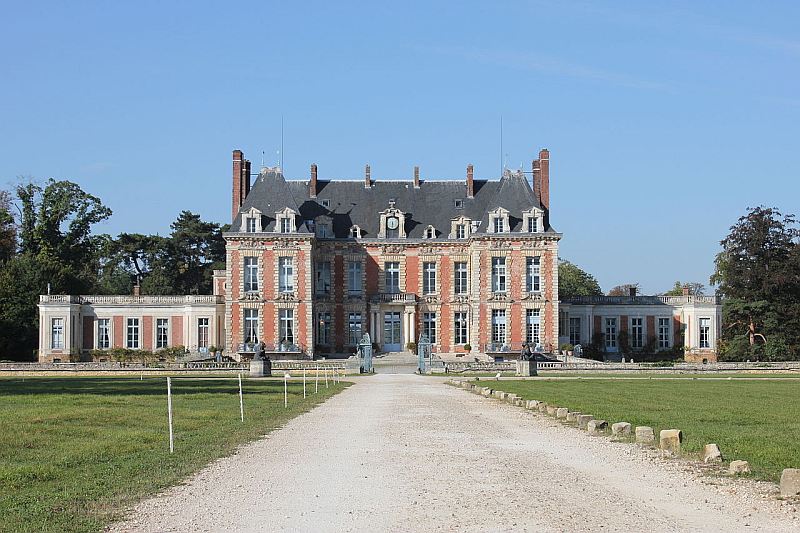Schloss Grange (Château de la Grange, Château du Maréchal de Saxe) in Yerres