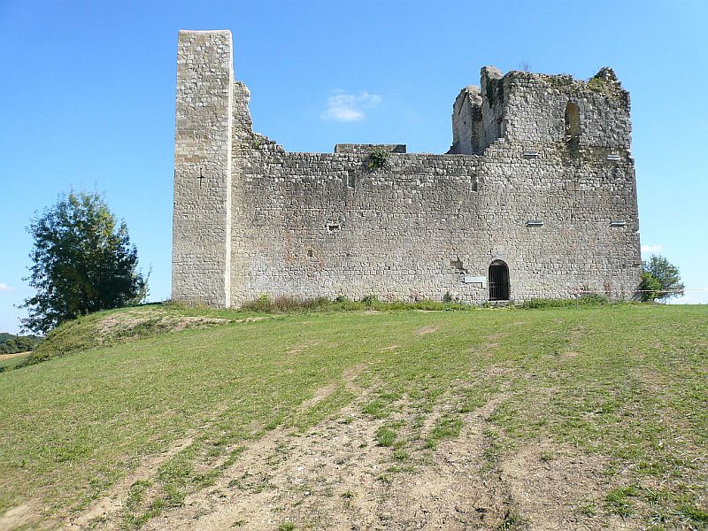 Burgruine Lagardère (Château de Lagardère) in Lagardère