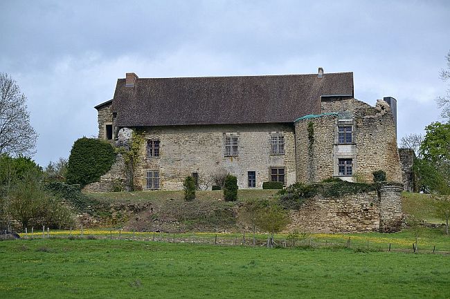teilweise erhaltene Burg Vicq (Château de Vicq) in Vicq-sur-Breuilh
