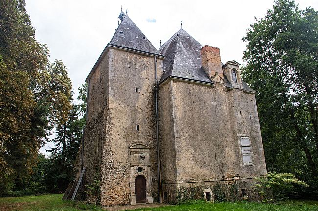 Schloss Aulnays (Château des Aulnays) in Torcé-en-Vallée