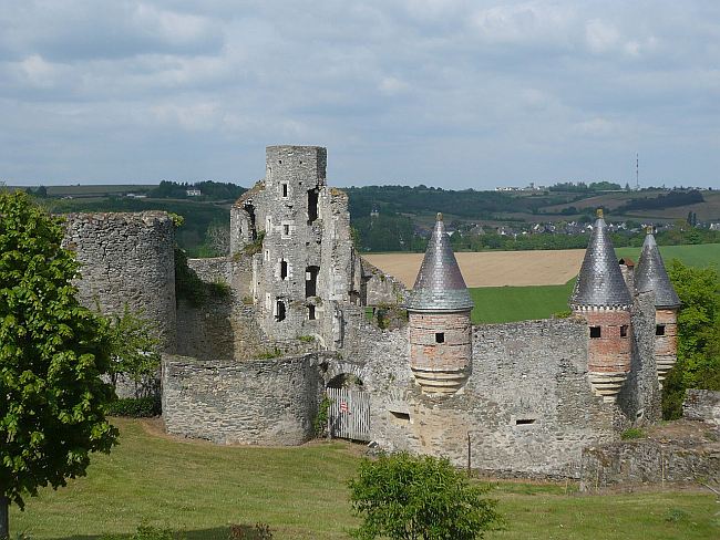 Burgruine Haute-Guerche (Château de la Haute-Guerche) in Saint-Aubin-de-Luigné