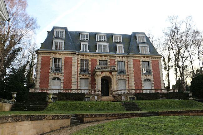 Schloss Vives Eaux (Château des Vives Eaux) in Dammarie-les-Lys