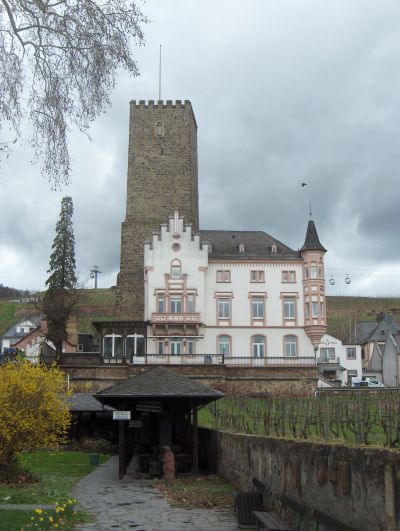 teilweise erhaltene Burg Boosenburg (Oberburg) in Rüdesheim am Rhein
