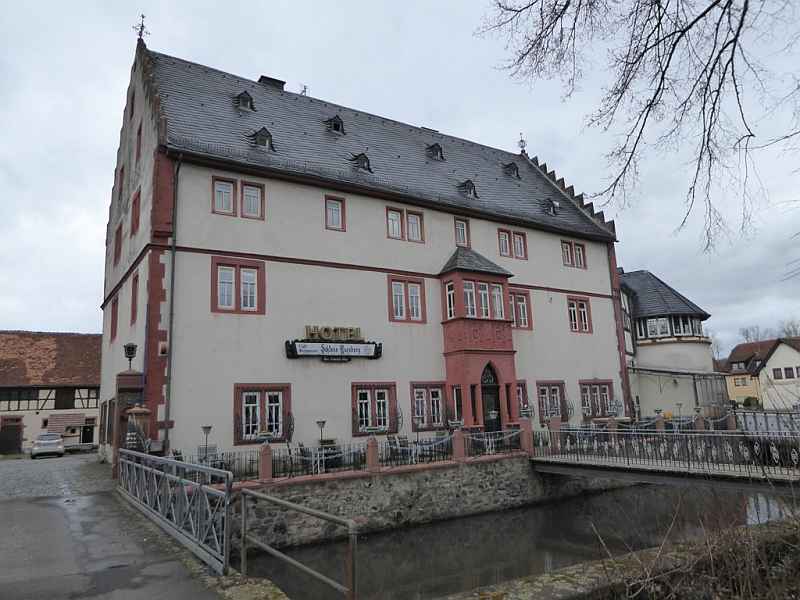 ehemaliges Wasserschloss Ysenburger Schloss (Staden) (Ysenburger Schloss, Ysenburg) in Florstadt-Staden