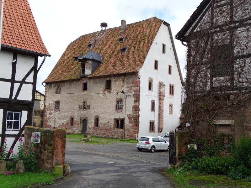 teilweise erhaltene Burg Walrabshof (Schwebda) (Steinernes Haus) in Meinhard-Schwebda