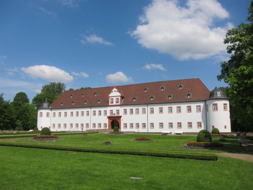 Schloss Heusenstamm (Schönbornsches Schloss, Vorderes Schloss) in Heusenstamm