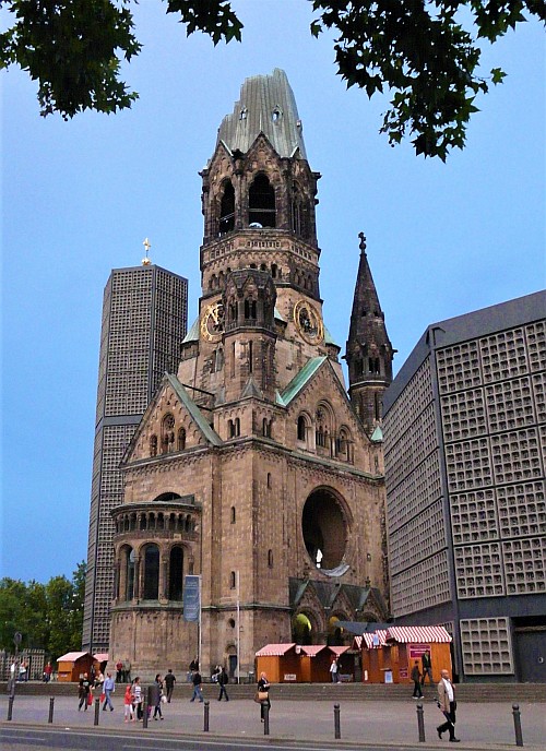 Kirchenruine Kaiser-Wilhelm-Gedächtniskirche (Berlin) in Berlin-Charlottenburg