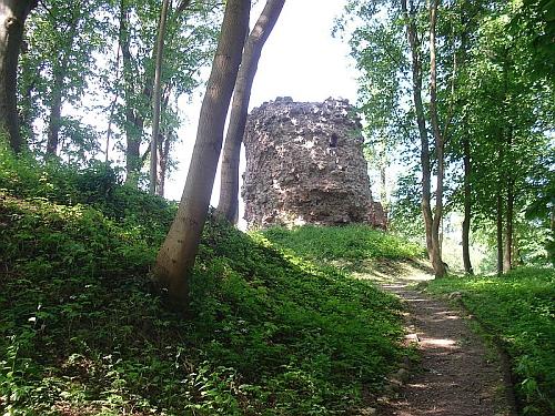 Burgruine Wasdow (Fangelturm) in Behren-Lübchin-Wasdow
