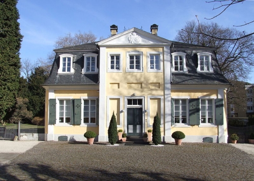 Herrenhaus Oberkassel (Lippesches Palais, Lippesches Landhaus, Lippisches Schloss) in Bonn-Oberkassel