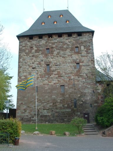 teilweise erhaltene Burg Nideggen (Niedeggen) in Nideggen