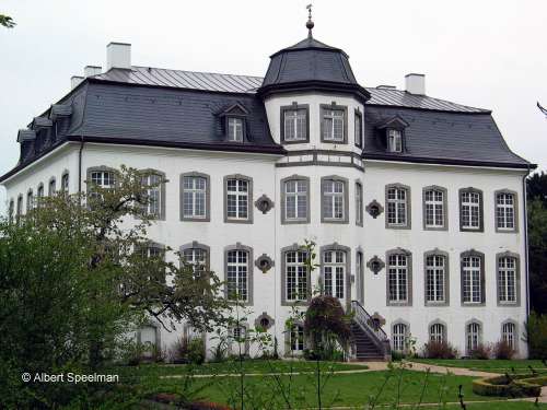 Schloss Zweibrüggen (Haus Zweibrüggen) in Übach-Palenberg