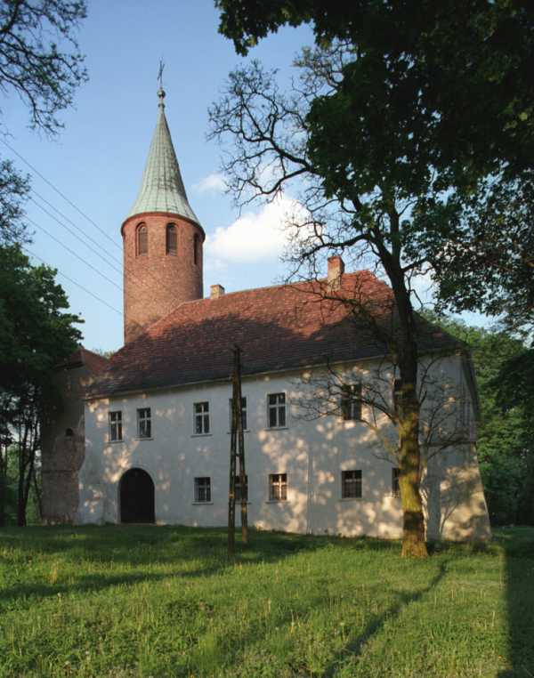 Burg Karlsmarkt (Zamek w Karłowicach) in Popielów-Karłowice