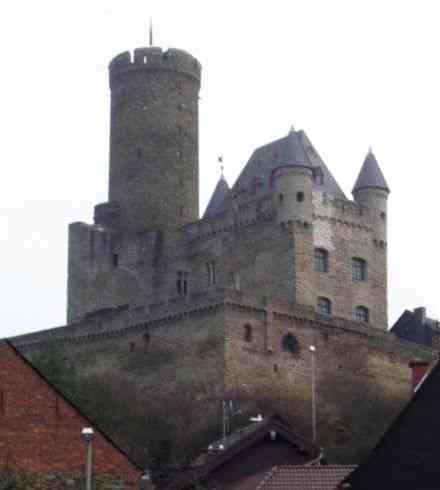 teilweise erhaltene Burg Schwalbach in Burgschwalbach