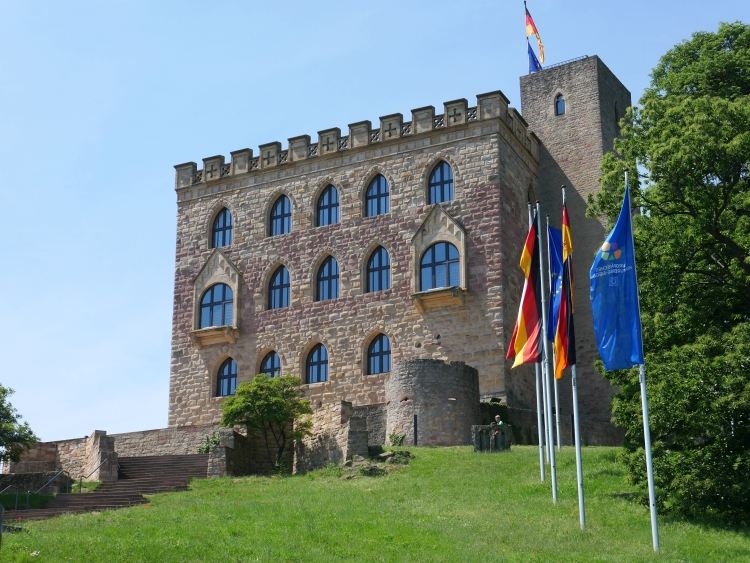 Burg Hambacher Schloss (Kästenburg, Kestenburg, Maxburg) in Neustadt an der Weinstraße-Hambach