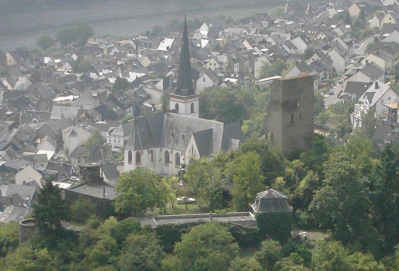 teilweise erhaltene Burg Coraidelstein (Koraidelstein) in Klotten