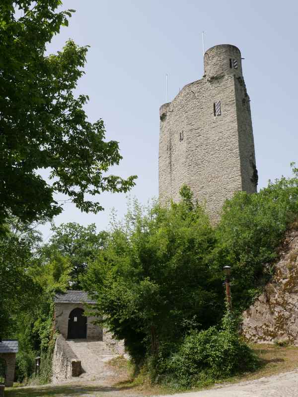 teilweise erhaltene Burg Laurenburg in Laurenburg