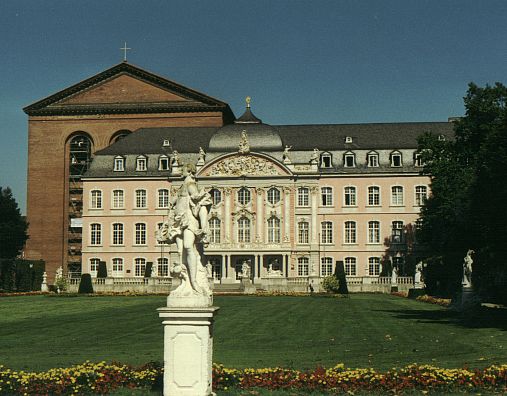 Schloss Kurfürstliches Palais (Trier) (Kurfürstlicher Palast, Kurfürstliches Palais, Kurfürstliches Schloss) in Trier