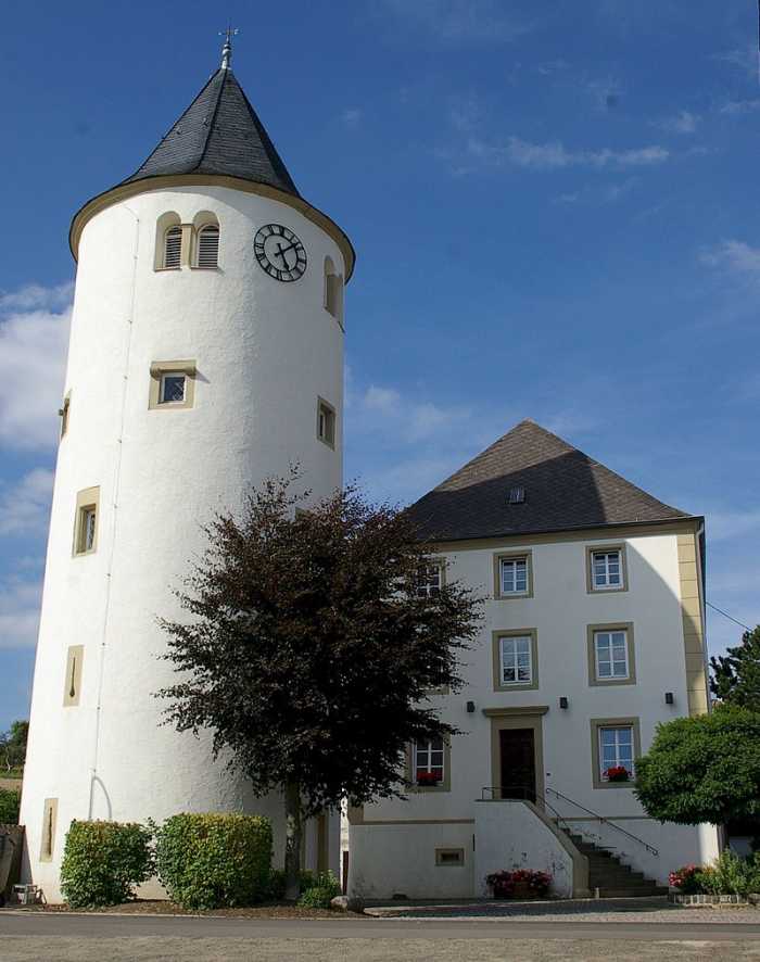 teilweise erhaltene Burg Wincheringen (Windringen, Warsberghaus) in Wincheringen