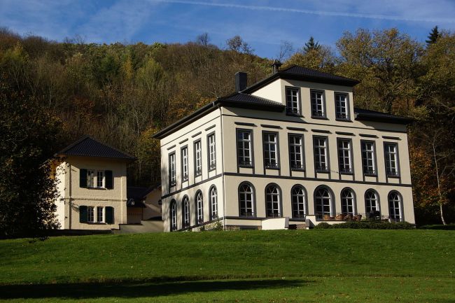 Schloss Rennenberg in Linz am Rhein-Kasbach-Ohlenberg