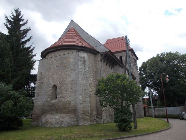 teilweise erhaltene Burg Altenburg in Nienburg (Saale)-Altenburg