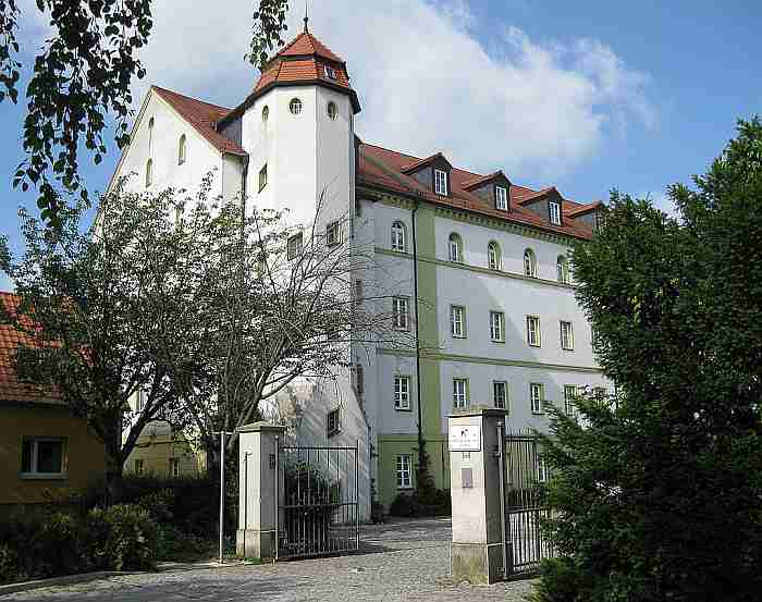 teilweise erhaltenes Schloss Schadeleben (Burghof Salzelmen) in Schönebeck (Elbe)-Bad Salzelmen